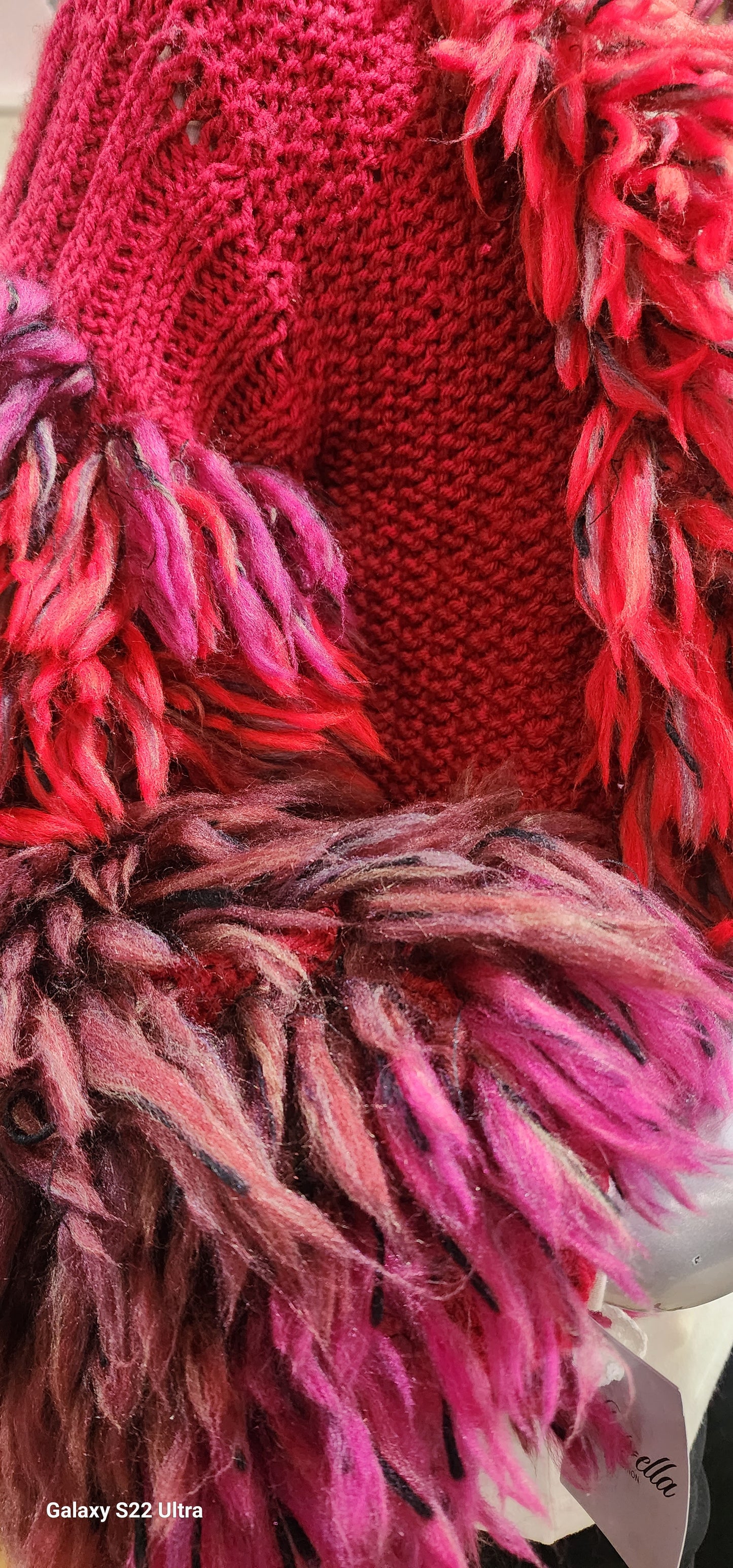 Sweater red fringe sleeve
